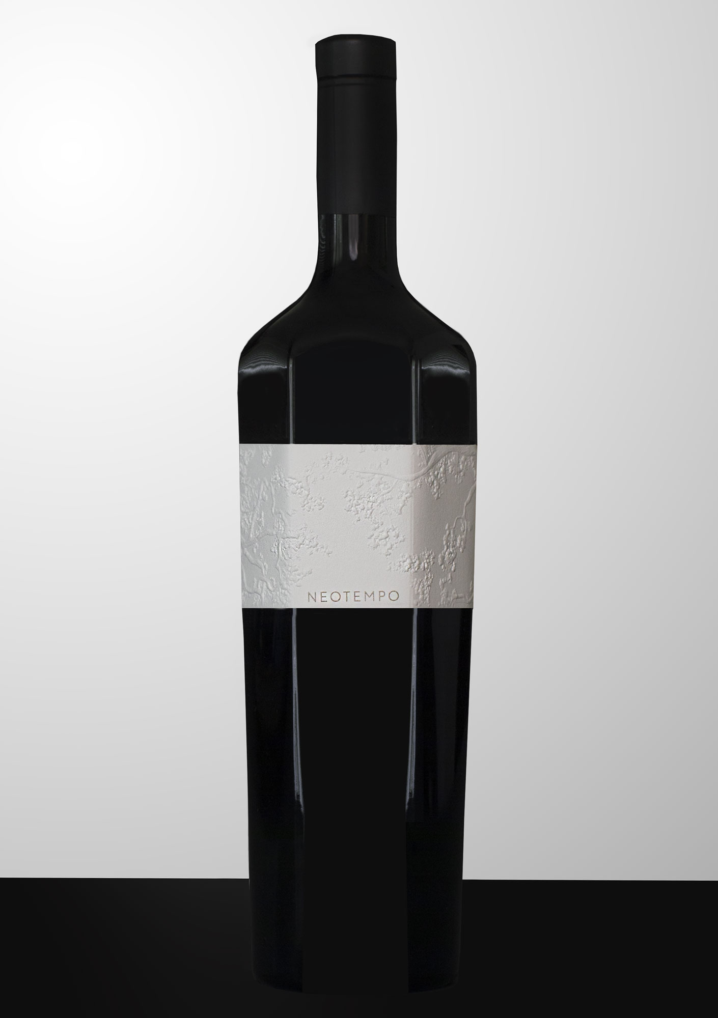 Bottle of 2021 Neotempo Cabernet Sauvignon white front label