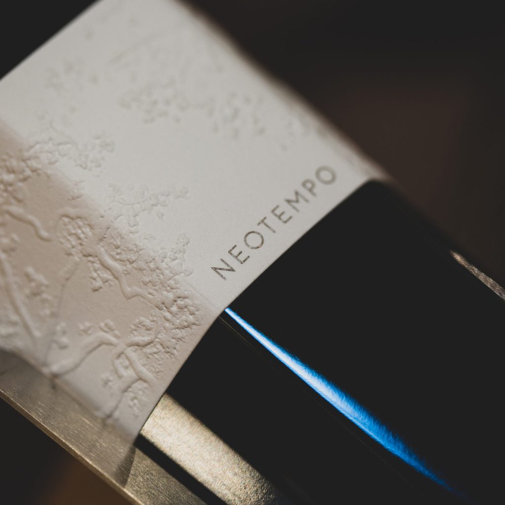 Close up on the front label of a Neotempo wine bottle